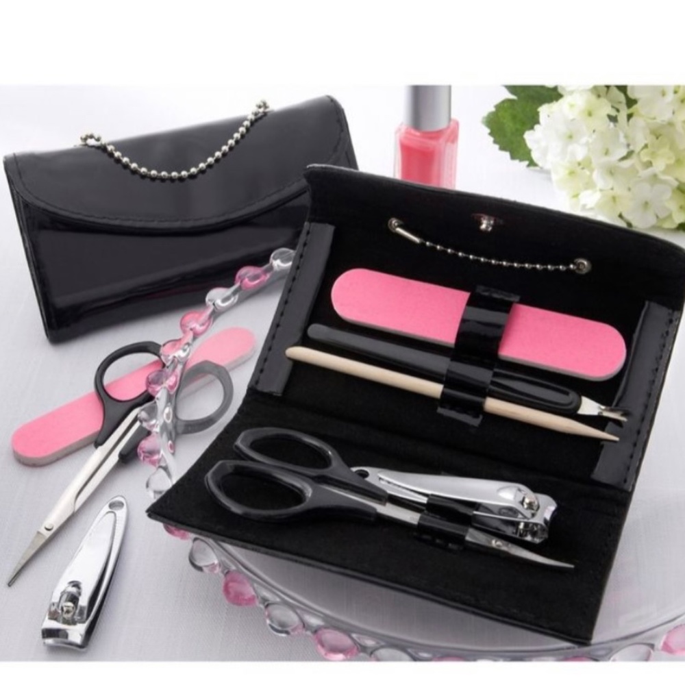 Kate Aspen 5 piece Manicure set in cute Black Purse, New, Never Used